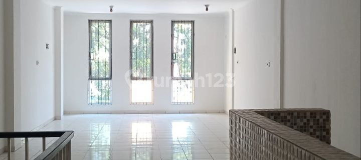 Ssn - Ready to Use *3-Story Rungkut Shop House for Sale* 1