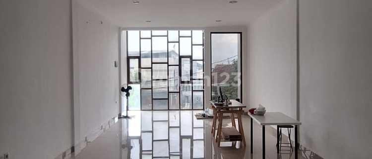 21 1/2-Story Shop House in Tama Cimanggu 1