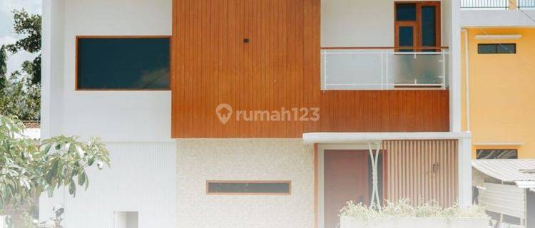 Dijual Rumah 2 Lantai Mewah Dekat Uii 1