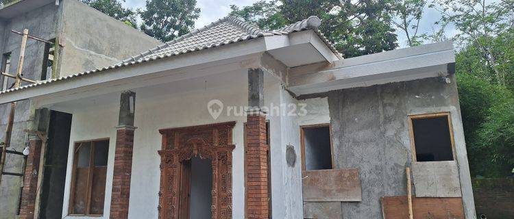 RUMAH KLASIK MINIMALIS 200 METER DARI JALAN RAYA BOROBUDUR 1