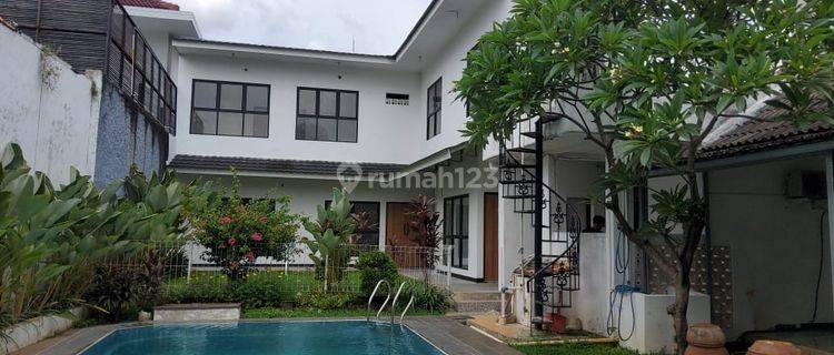 Rumah Sewa Asri Dan Nyaman di Kemang Lokasi Strategis 1