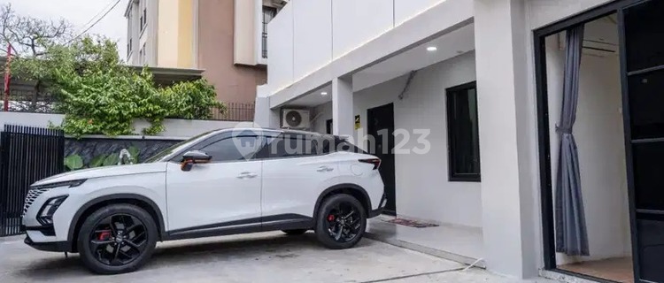 Boarding House 17 Rooms Land Measurement Commercial Area on Main Road Mampang Prapatan, South Jakarta 1