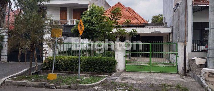 RUMAH DI JALAN TRUNOJOYO - SURABAYA 1