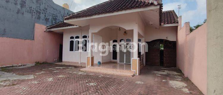 Rumah di jalan poros Tulungagung 1