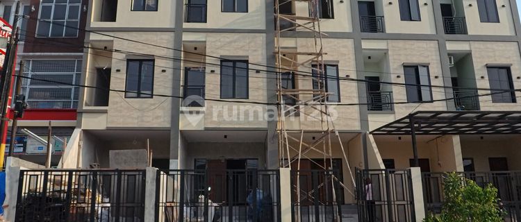 New 3.5-Story House, Duri Kepa Row 3 Cars, West Jakarta 1