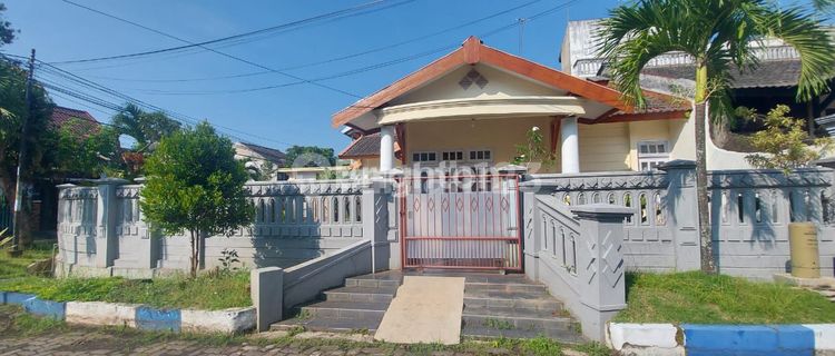 HOOK HOUSE IN ARAYA MALANG 1