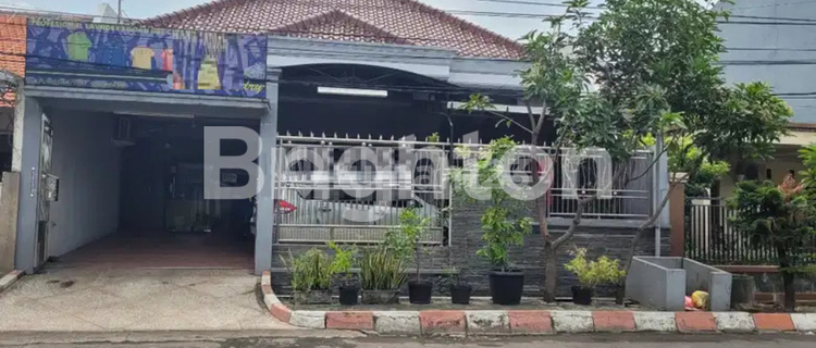 FOR SALE GAYUNGSARI 1 STORY HOUSE MAIN STREET LAND 305m2 BUILDING 140m NEGOTIABLE !! 1