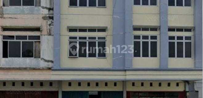 Strategic 3-Door Connected Shop-House in Arengka 1, Near Ska Mall & Living World 1