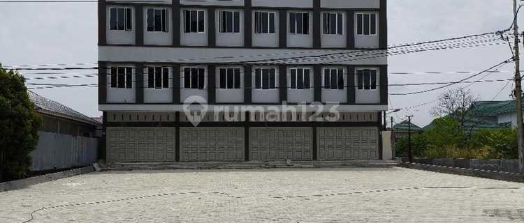 Strategic 4-Door Attached Shophouse Near Living World & Eka Hospital 1