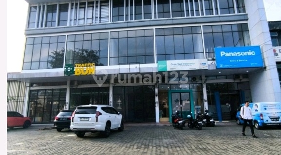 Premium 4-Storey Shop House Strategically Located in the Heart of Business on Jl. Arifin Ahmad, Pekanbaru 1
