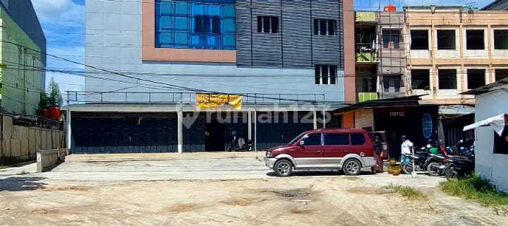 Three-Door Connected Shophouse Near Ska Mall and Living World 1