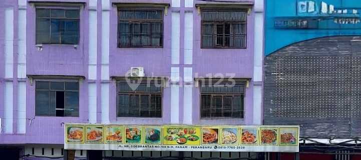 Former Strategic Restaurant on Hr. Soebrantas Street, Pekanbaru 1