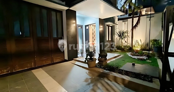 Rumah Mewah Full Furnish 2 Lantai Di Pleburan Pusat Kota Semarang 1