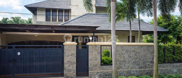 For Sale House in Cibubur, Luxurious Artistic, Gallery Style. Within Pertamina Complex, Cluster with One Gate System. 1