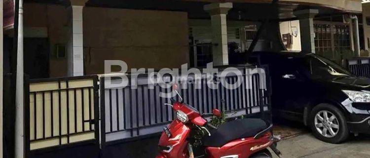 rumah asri 2 lantai dengan harga yang terjangkau 1