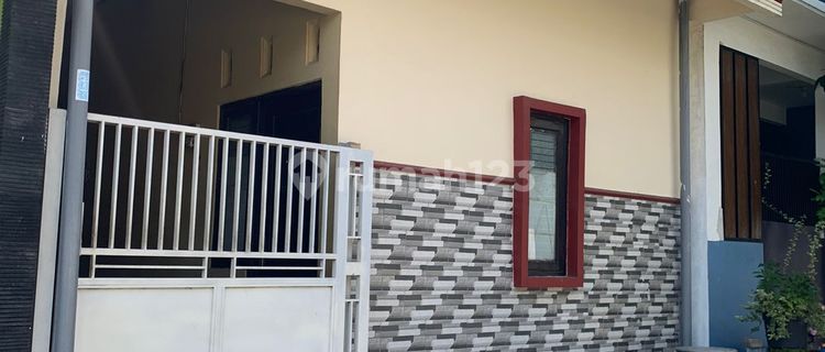 Boarding house in Alam Bukit Raya, Randuagung, Kebomas, Gresik, East Java, Indonesia, 61121, Gresik 78.0 m² with SHM (Certificate of Ownership) 1