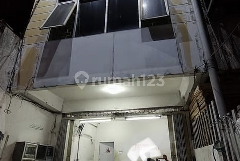 Strategic 2-Story Shop-House Ready for Occupancy, Suitable for Business 1