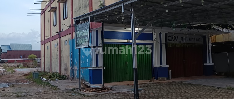For Rent: Strategic 2-Story Shop House on Bung Tomo Main Road, Samarinda Seberang 1