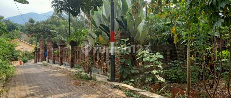 Tanah Plus Rumah Mungil Di Atasnya 1