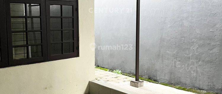 Rumah Tinggal Dekat Akses Jalan Raya Di Jatinegara R2064 1