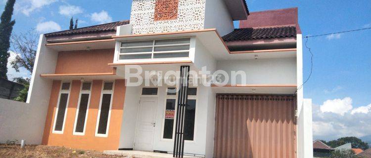 RUMAH 1,5 LANTAI ROYAL GARDEN REGENCY, BATU* 1