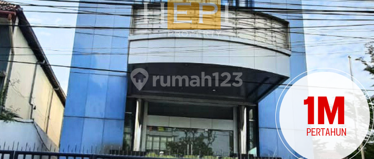 Central City Building on Pemuda Street. Suitable for Offices, Banks, or Other Businesses. 1