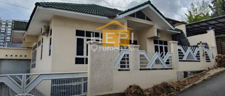 Disewakan Rumah Bagus Siap Huni Di Bukit Sari Semarang, Dekat Undip, Dekat Pusat Perbelanjaan, Dekat Jalan Tol, Dekat Sekolah International, Dekat Gelael- Kfc, Dekat Gereja Katolik Karangpanas, Dekat Banyak Resto. 1