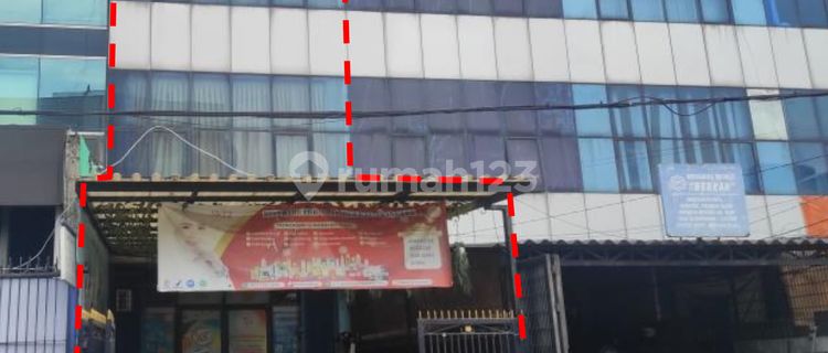 For Sale, Strategic and Affordable Shop House in Palmerah Near Pasar Station, West Jakarta 1