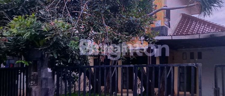 Jual Rumah 2 Lantai Butuh Renovasi 1