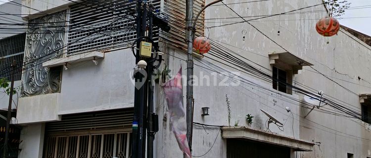 2-Story Shop House in the City Center of Chinatown Area 1