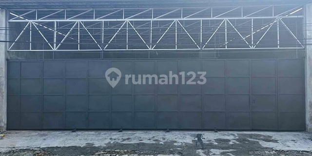 Commercial Building for Sale on Jambangan Street, Suitable for All Types of Businesses 1