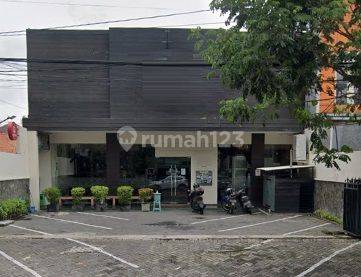 Bangunan Komersial Cocok Resto atau Cafe, Lahan Parkir Luas 1