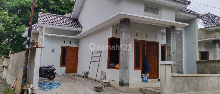 Dijual Cepat Rumah Murah 425 Jt Di Seyegan Sleman Yogyakarta ‼️

type Bangunan 50 M²
luas Tanah 101 M²
harga 425 Juta All In
shm & Imb Rumah Di Jl Seyegan Sleman Shm Baru Selatan 1