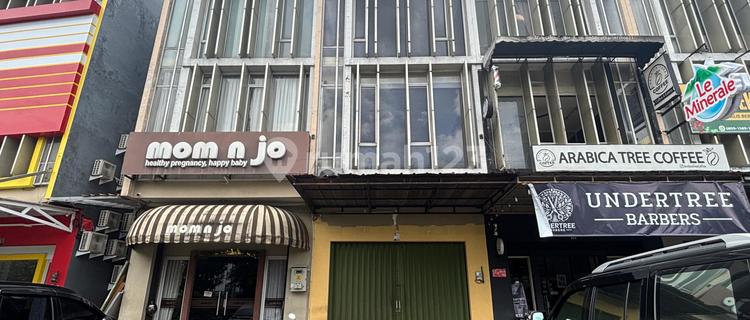 For Rent: Festive Garden Shop House, 2.5 Floors. Land Area 177.5 M2. Spacious & Free Parking, Suitable for Office, Business Place, Beauty Clinic, School, or Culinary Spot. Direct Access to Tambun Toll Road, Grand Wisata Bekasi. 1