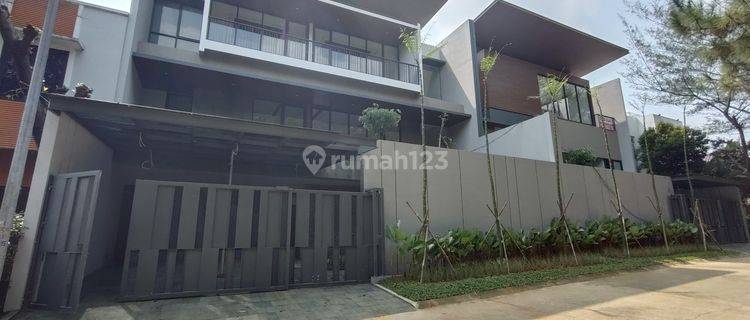 Rumah Modern 3 Lantai SHM Ada Lift Dan Kolam Renang Dekat Tol Sentul City, Bogor 1