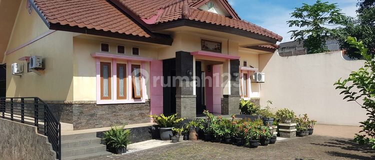 Rumah Bagus SHM Semi Furnish di Jl.pelopor Cileunyi Tol 1
