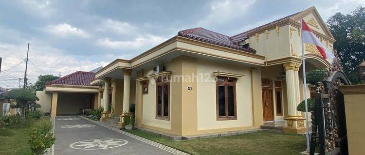 Furnished SHM di Rumah Mewah Sayap Jalan Cipto Kota Cirebon, Cirebon 1