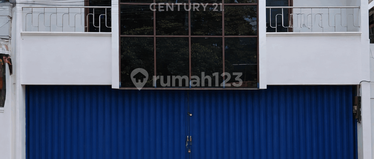 3-Storey Shophouse in Magelang Near Artos Mall Ideal for Offices 1