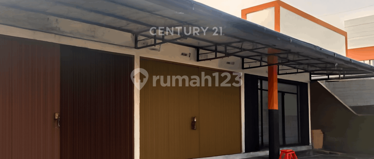 Roadside Shophouse in Kalasan Near Toll Exit Ideal for Business 1