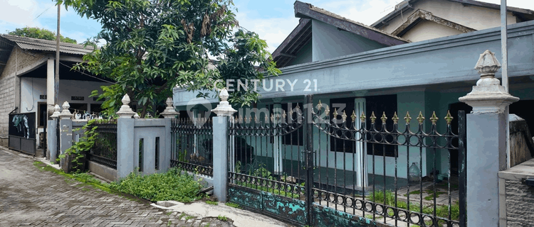 6BR Semi-Furnished House on Godean Street Near Yogyakarta Land Institute Campus 1
