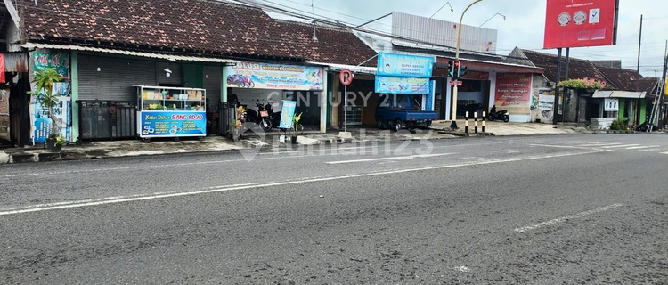 Shop House by Agus Salim Street Wonosari, Suitable for Business 1
