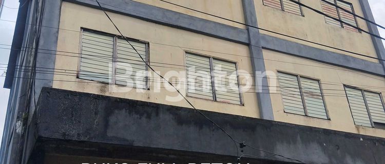 4.5 STOREY COMMERCIAL SHOPHOUSE, 2 ROLL-UP DOORS, CITY CENTER, SUITABLE FOR WAREHOUSE, PONTIANAK CITY 1