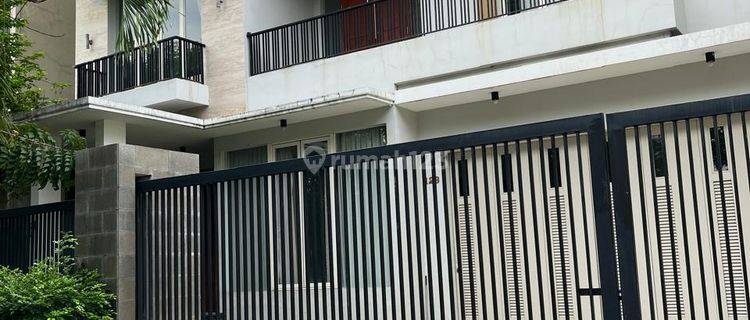Sewa Graha Bagus Mewah Semi Furnish Siap Huni Dekat Nasional Hospital Dekat Pakuwon Mall Dekat Loop Dekat Wiyung 1