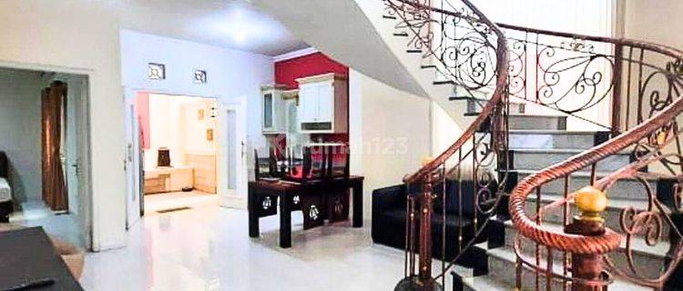 Sewa Rumah Tenggilis Full Furnish Sudah Renovasi Bagus Siap Huni Surabaya 1