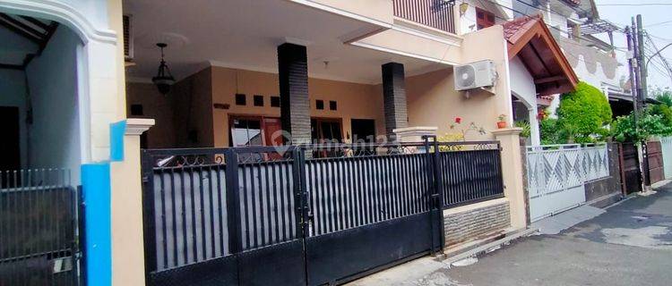 Rumah 2 Lantai Furnished Siap Huni Daerah Meruya Selatan Jakarta Barat 1