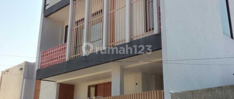 Dijual Rumah 3 Lantai Siap Huni di Menoreh Sampangan Gajahmungkur Semarang 1