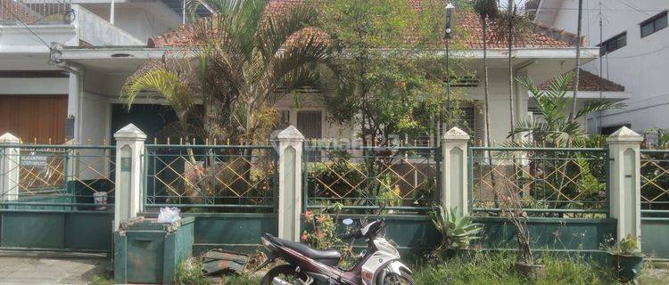 (gasibu-Bdg) 
rumah Besar Dan Antik Di Sayap Gasibu, Bandung 1