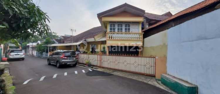 Rumah Bagus di Kota Tangerang 2 Lantai Rapih Siap Huni 1