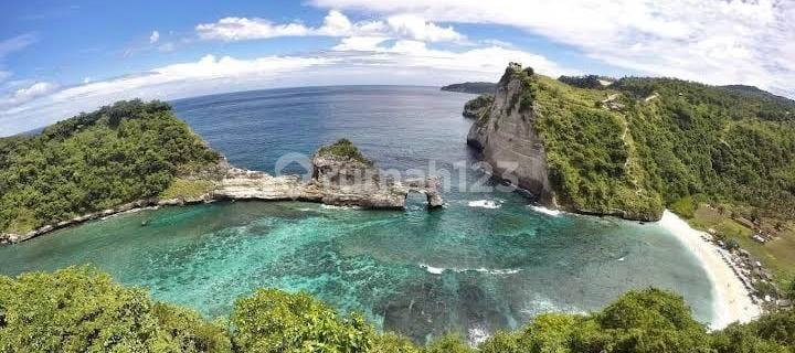 Tanah Tebing di atas Pantai Atuh, Nusa Penida 1