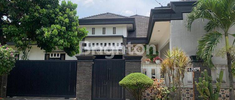 Rumah Mewah Dan Kolam Renang Di Perumahan Laladon Indah 1